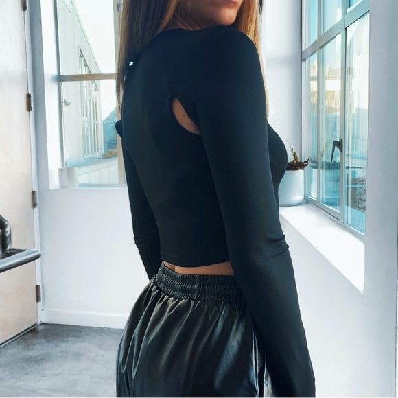 Cropped Cutout Top - Picture 4 of 4